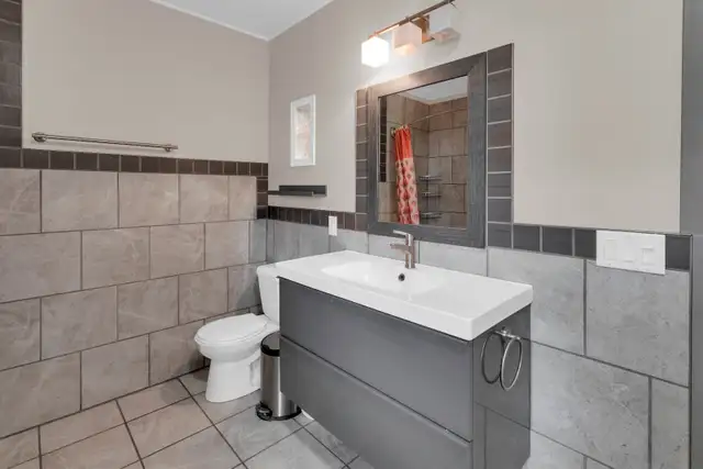 UPDATED 3 STOREY OAKRIDGE TOWNHOUSE FOR $270,000 - Photo 7