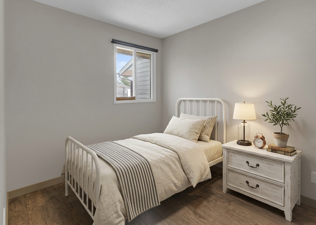 UPDATED 3 STOREY OAKRIDGE TOWNHOUSE FOR $270,000 - Photo 8