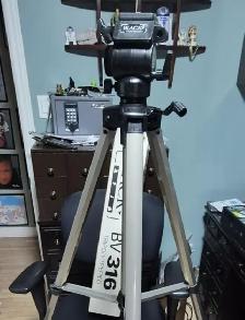VIDEO TRIPOD W/ FLUID HEAD – SMOOTH PAN & TILT – CLEAN – $35