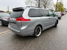 2011 Toyota Sienna - Photo 2
