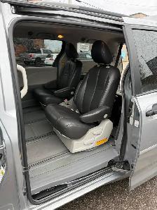 2011 Toyota Sienna - Photo 8