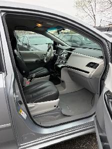 2011 Toyota Sienna - Photo 10