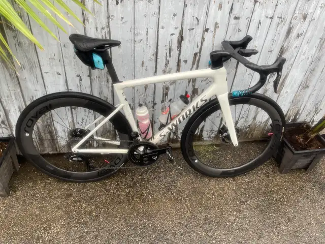 vélo d route Specialized Tarmac S-Works 56 cm 12 V Dura ace DI2
