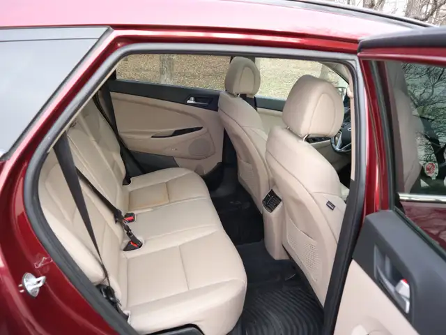 2017 Hyundai Tucson LOADED - Photo 8