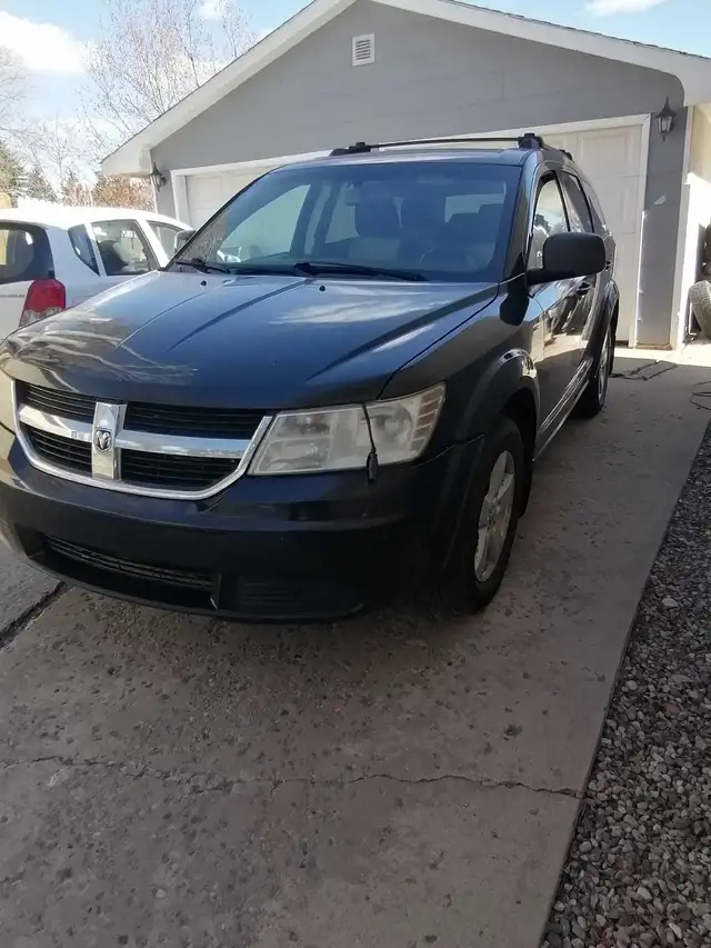 2009 Dodge Journey SXT 7 passenger with trailer hitch - Photo 2