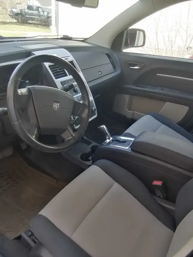 2009 Dodge Journey SXT 7 passenger with trailer hitch - Photo 7