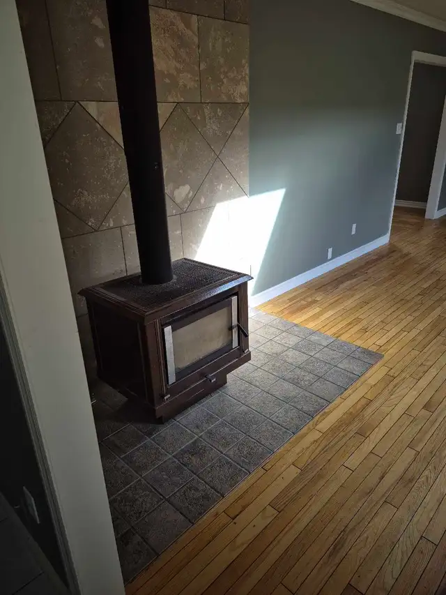 3 Bedroom Main Floor of House - Photo 2