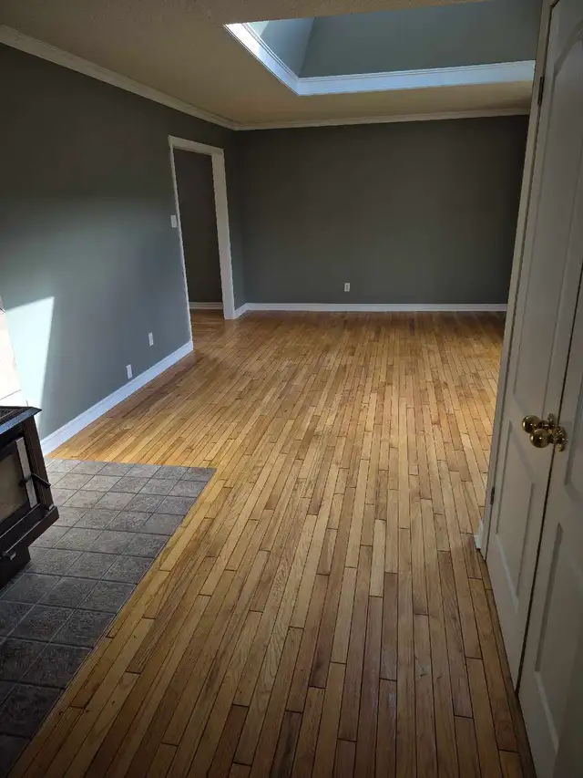 3 Bedroom Main Floor of House - Photo 3
