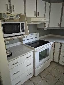 3 Bedroom Main Floor of House - Photo 6