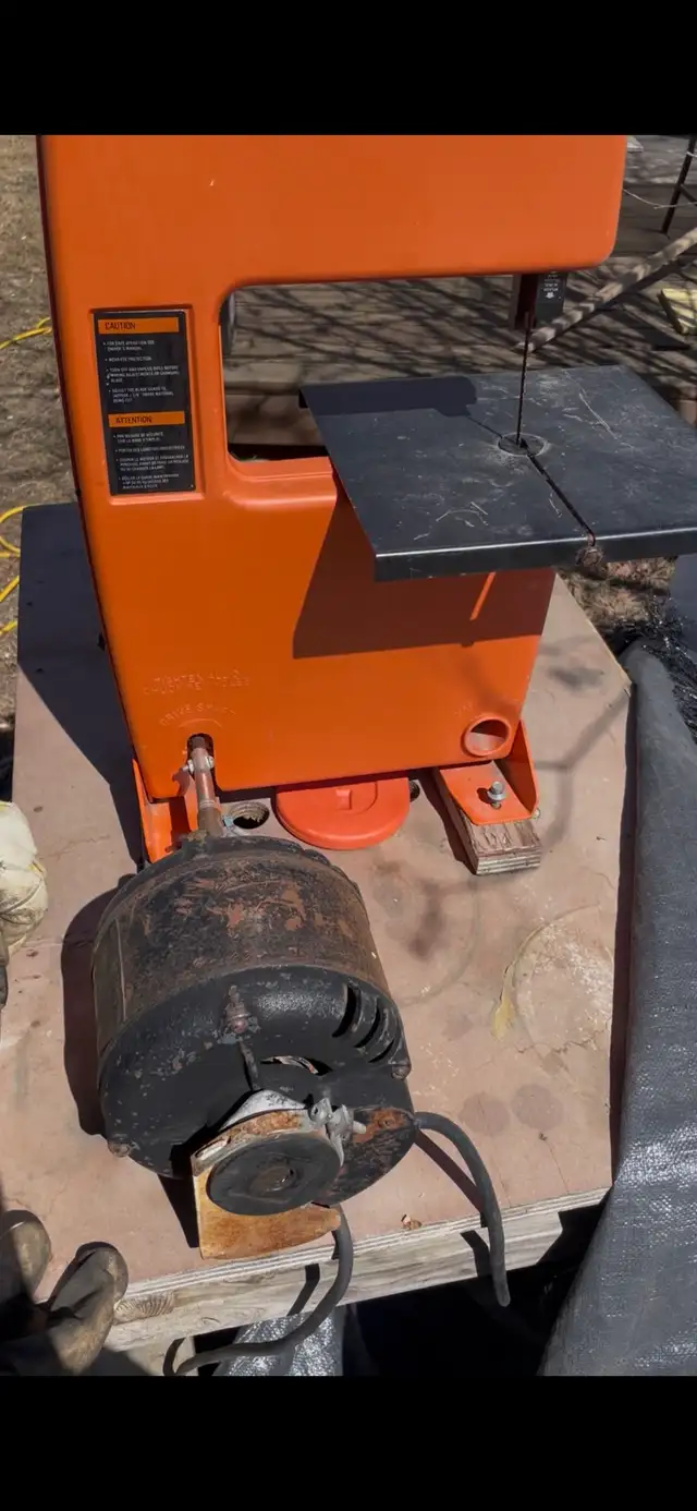 Black and Decker Band Saw - Photo 2