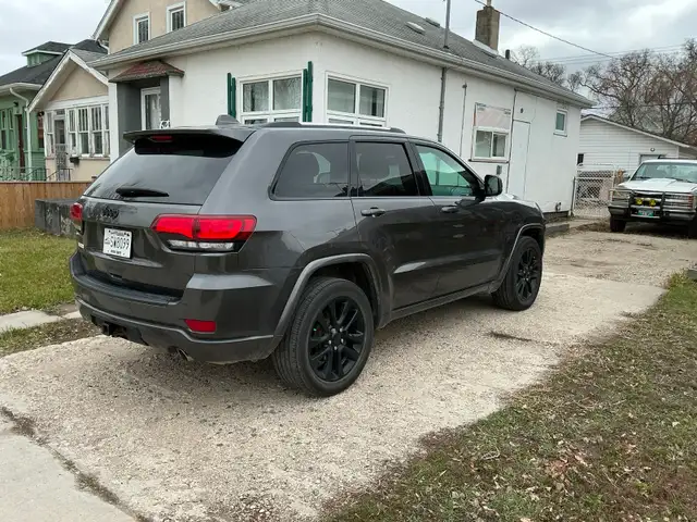 (On Hold) 2019 Jeep Grand Cherokee Altitude - Photo 3