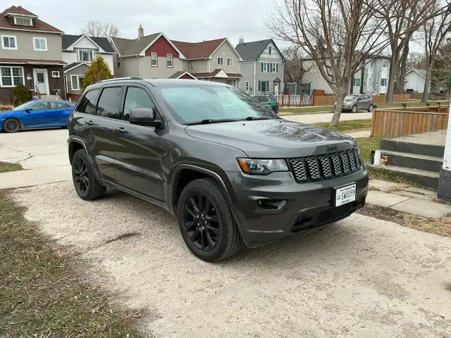 (On Hold) 2019 Jeep Grand Cherokee Altitude - Photo 4