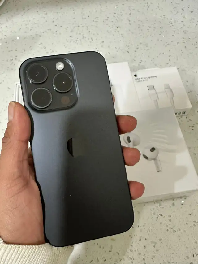 iPhone 15 Pro 128gb 86% batt Airpods/Charger Set/Delivery - Photo 2