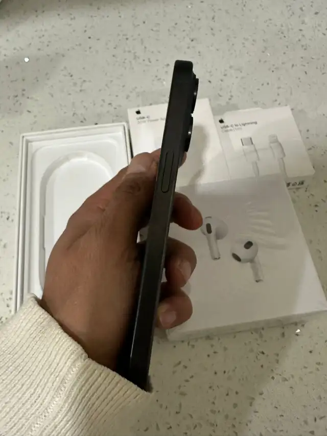 iPhone 15 Pro 128gb 86% batt Airpods/Charger Set/Delivery - Photo 3