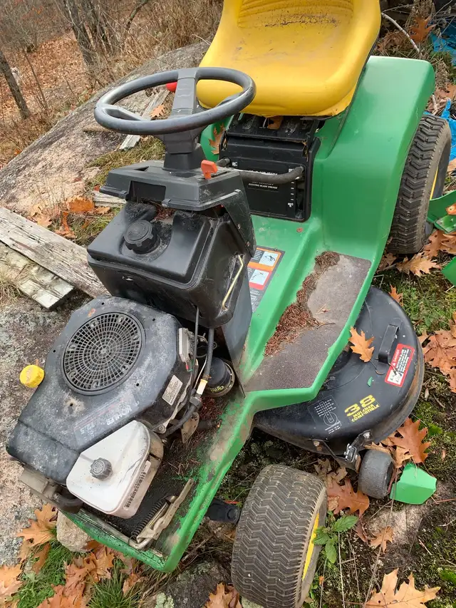Riding lawnmower