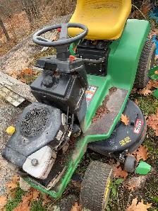 Riding lawnmower