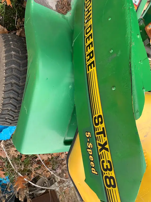 Riding lawnmower - Photo 2