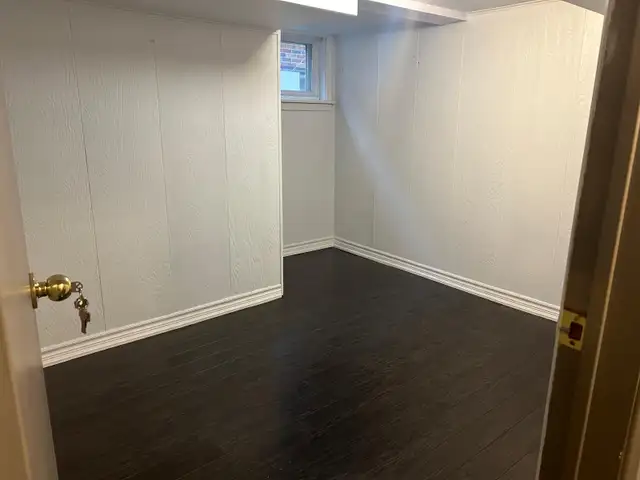 McMaster University Single Room Available For Rent - Photo 3