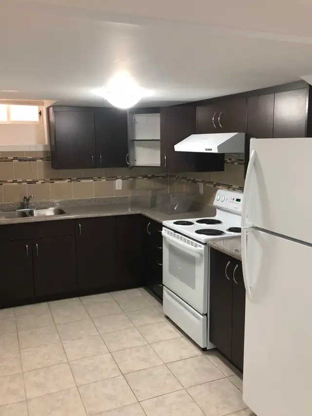 Luxurious 2-Bedroom/1-Bath Legal Basement for Rent in Brampton - Photo 3