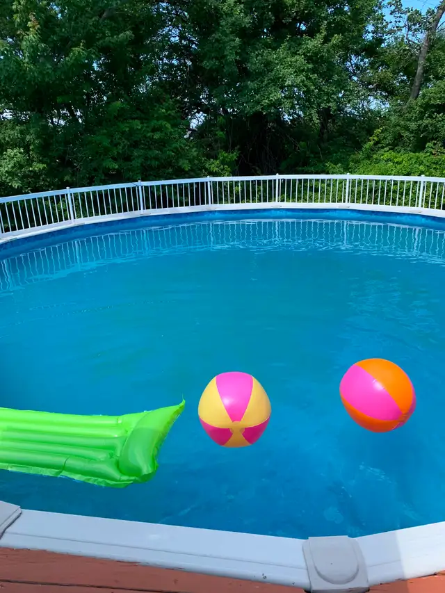 Swimming Pool - 27ft Round - Hardware and Accessories Incl.