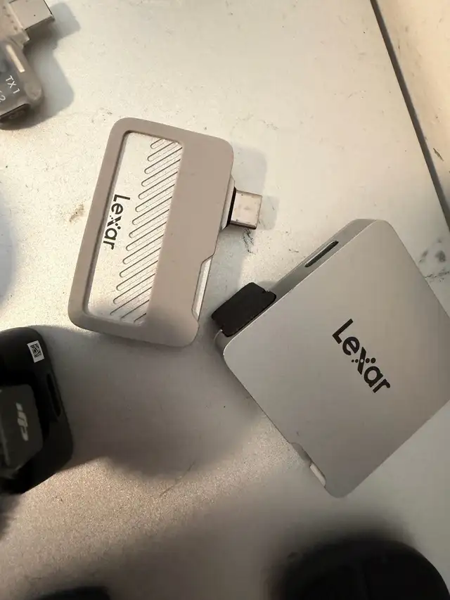 iPhone USBC MagSafe gear: 2 DJI mini mic, tripod, Lexar GO SSD - Photo 4