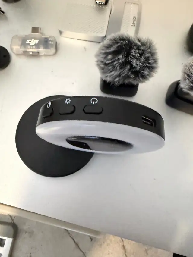 iPhone USBC MagSafe gear: 2 DJI mini mic, tripod, Lexar GO SSD - Photo 8