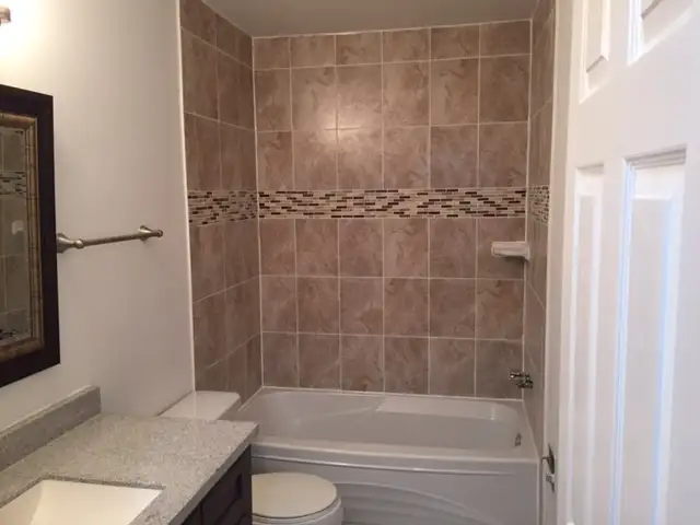 Large 2 BDRM in Old Strathcona! Top Floor S. Facing Balcony! - Photo 4