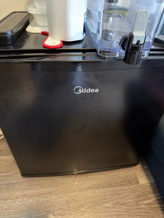 $100 - mini fridge for small room or office