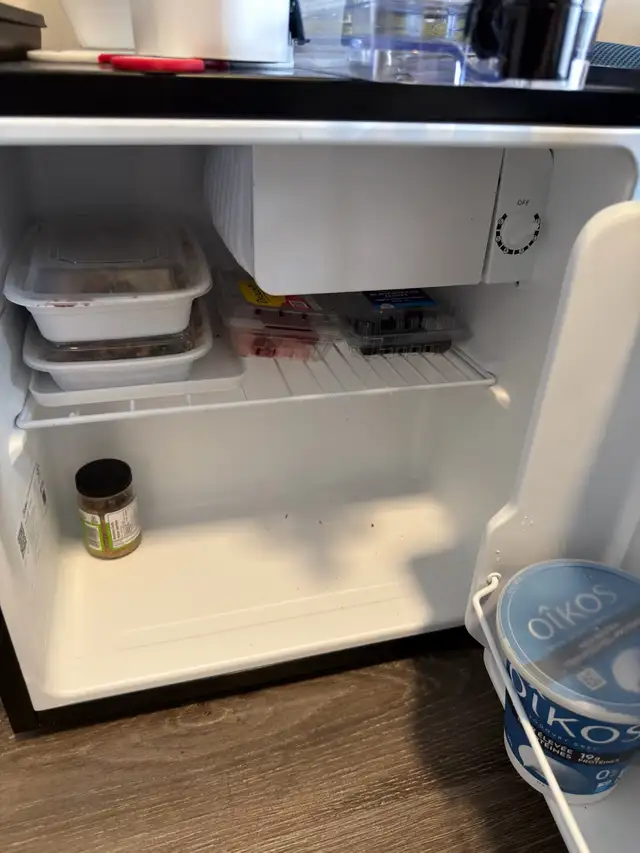 $100 - mini fridge for small room or office - Photo 4