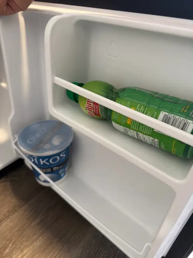 $100 - mini fridge for small room or office - Photo 5