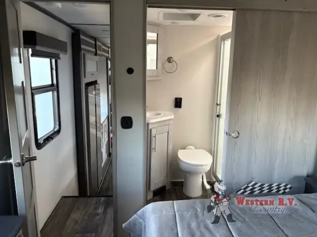 2025 Keystone RV Residence 401HBDL - Photo 10