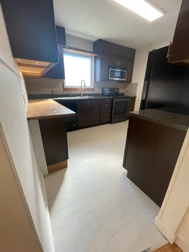 NEWLY RENOVATED BUNGALOW FOR RENT IN RIVER HEIGHTS/CRESENTWOOD - Photo 8