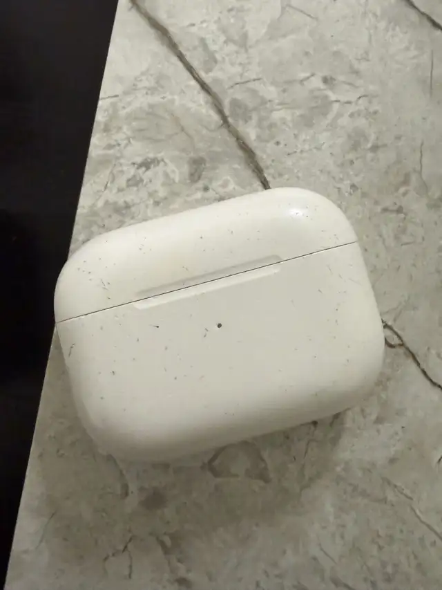 $100 - selling used AirPods Pro 2 (lightning port)
