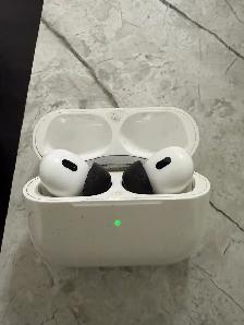 $100 - selling used AirPods Pro 2 (lightning port) - Photo 2