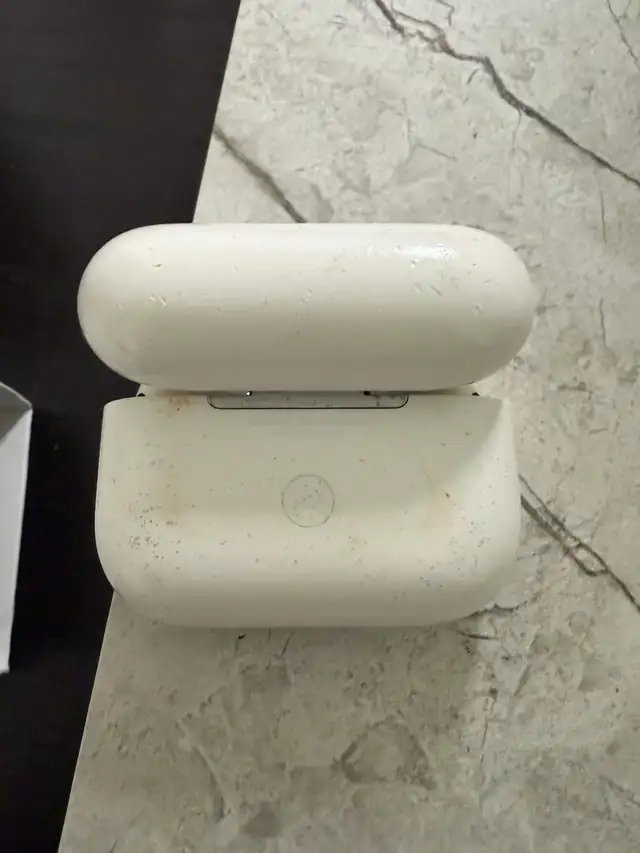 $100 - selling used AirPods Pro 2 (lightning port) - Photo 3