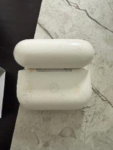 $100 - selling used AirPods Pro 2 (lightning port) - Photo 3