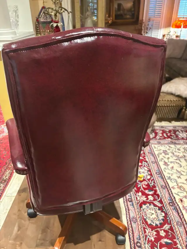 New Executive Burgundy Fox Leather Office Swivel Chair - Photo 2