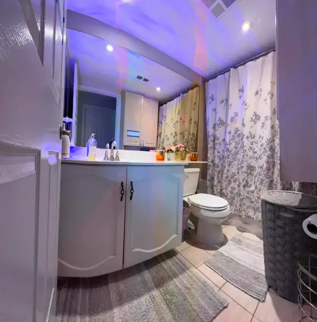 Short/Long Term,Private Furnished Den/Room,King/John,Female-Only - Photo 3