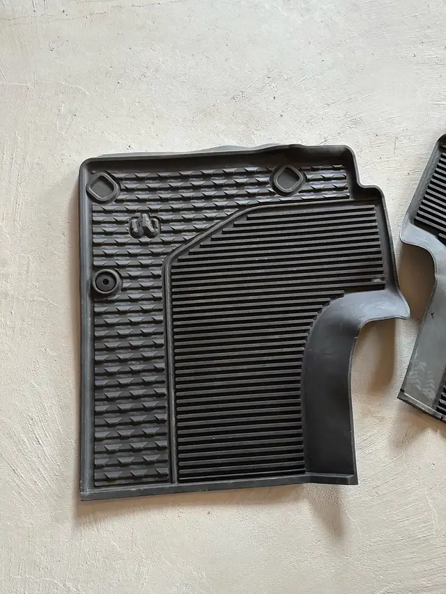 RAM TRUCK FLOOR MATS - Photo 2