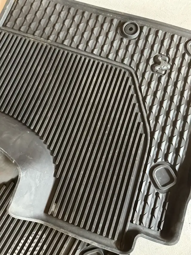 RAM TRUCK FLOOR MATS - Photo 6