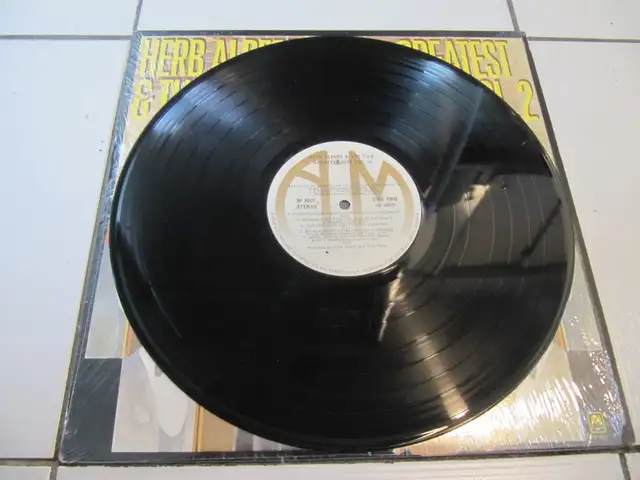 Herb Alpert & The TJB Greatest Hits Volume 2 SP-4627 Circa 1973 - Photo 2