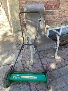 mint condition hand push lawnmower