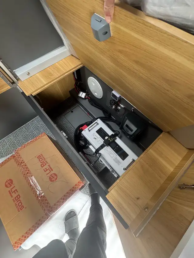 Pop Up Truck Camper 5.5’ Brand New - Photo 8