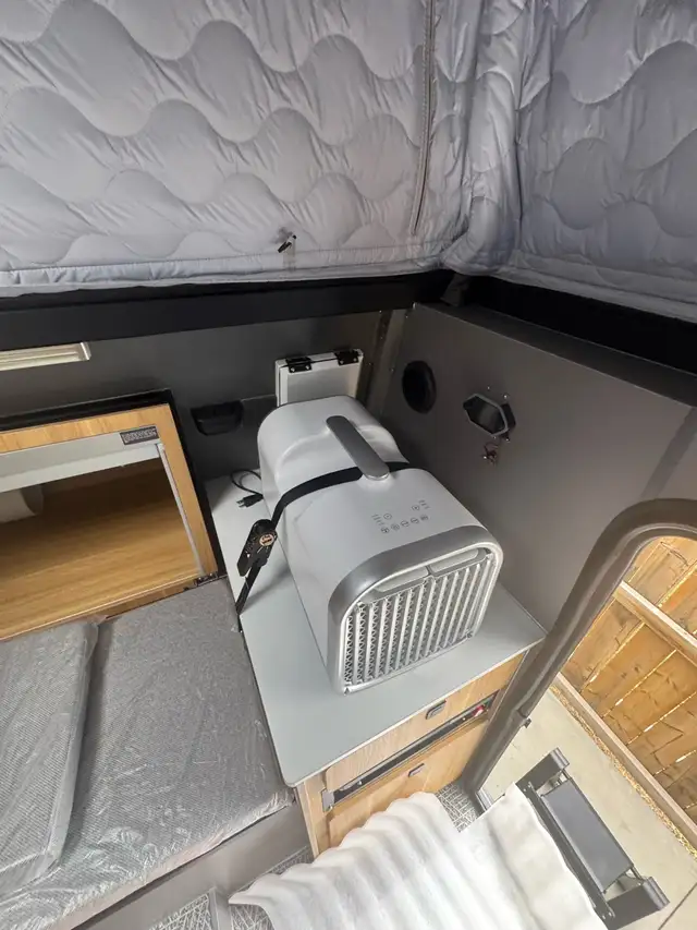 Pop Up Truck Camper 5.5’ Brand New - Photo 9