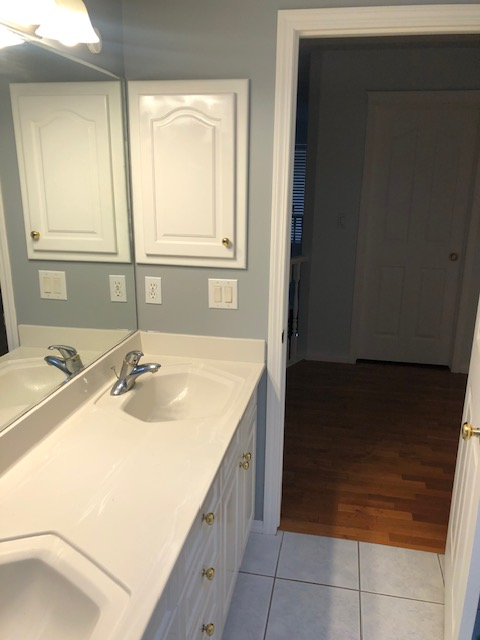 Room for Rent in the Hamptons NW - Photo 2