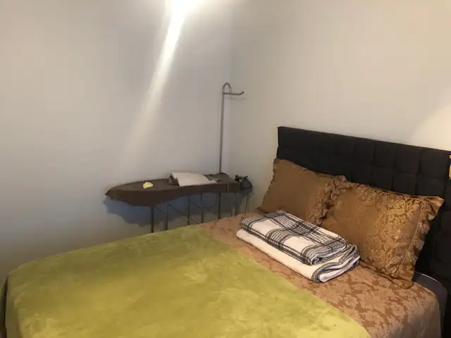 Room for Rent in the Hamptons NW - Photo 3