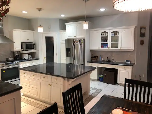 Room for Rent in the Hamptons NW - Photo 4