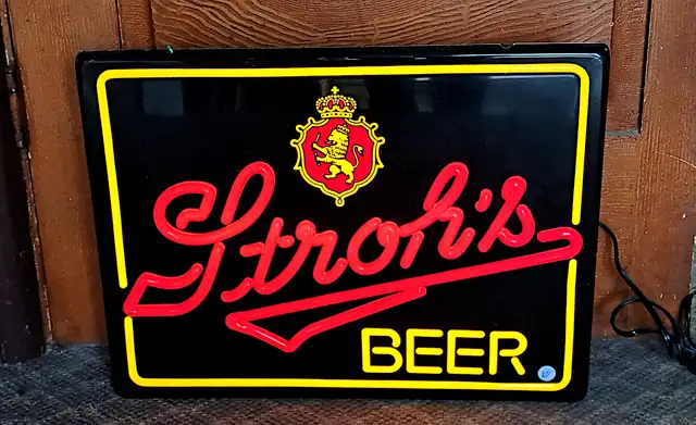 VINTAGE STROH’S LIGHT UP BEER BAR SIGN