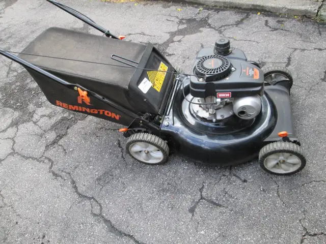 19' REMINGTON GAS LAWNMOWER - Photo 3