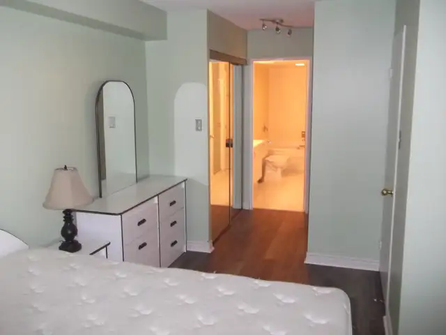 Bay & Bloor 1 bed   1den apartment for rent next to U of T - Photo 2